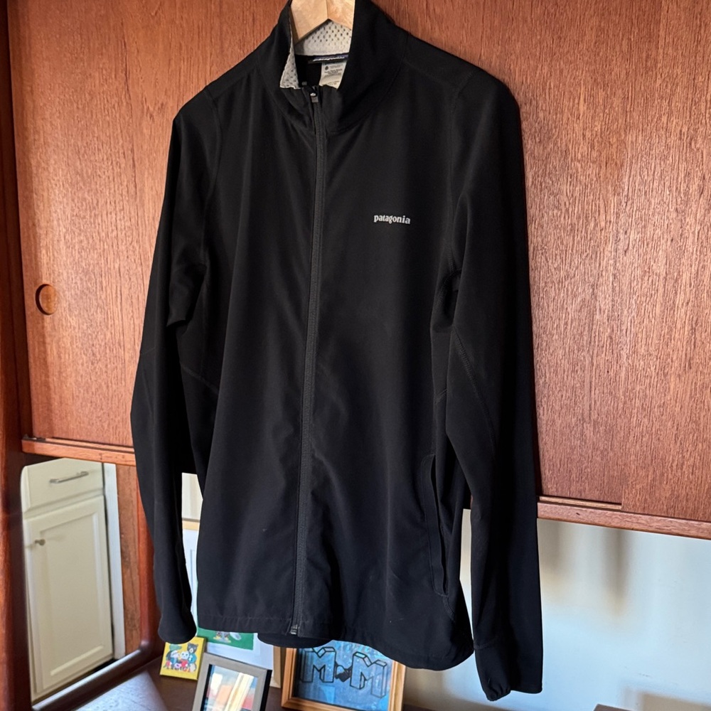 Patagonia Women's Black and Gray Jacket - Picture 4 of 7